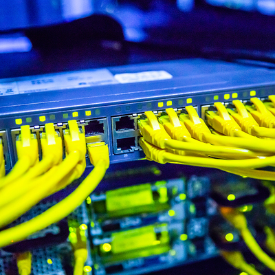 服务器租用与购买对比 结合金盾防火墙，如何选择最优方案？